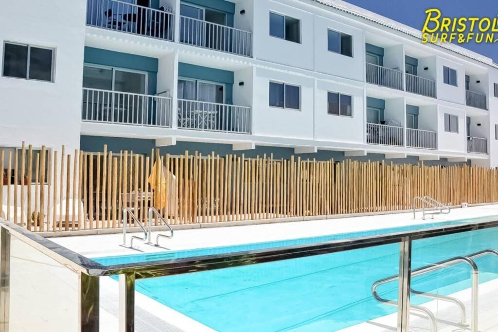 קורלחו B-Rent Bristol Beach Surf & Fun מראה חיצוני תמונה