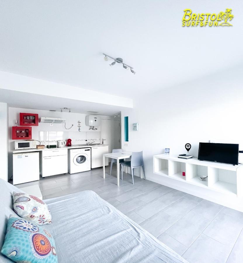 קורלחו B-Rent Bristol Beach Surf & Fun מראה חיצוני תמונה